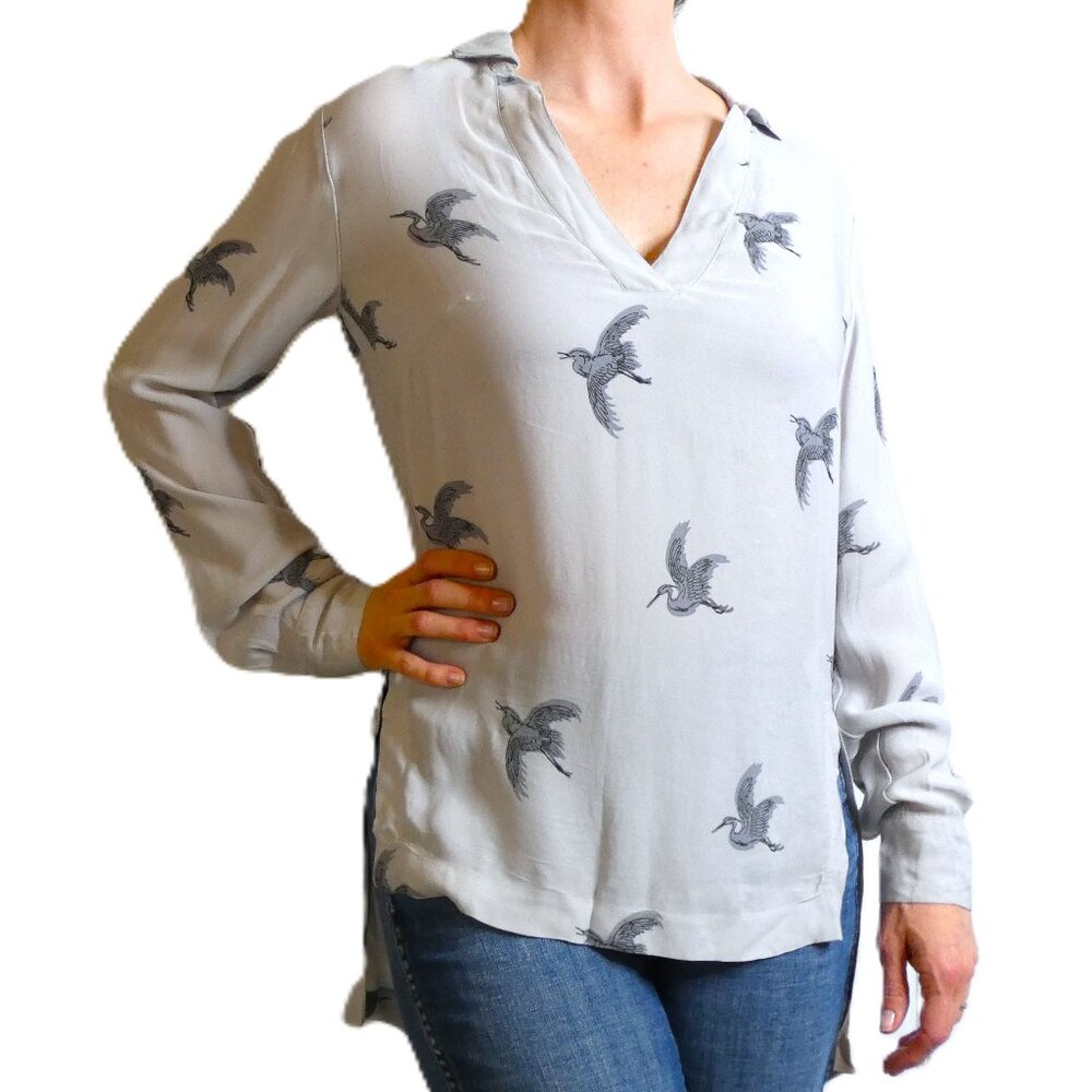 Great Plains Light Gray V-Neck Tunic Women's Blouse with Bird Print size Small